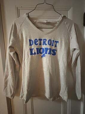 NFL Team Apparel Women's Detroit Lions Slouchy Sweatshirt
